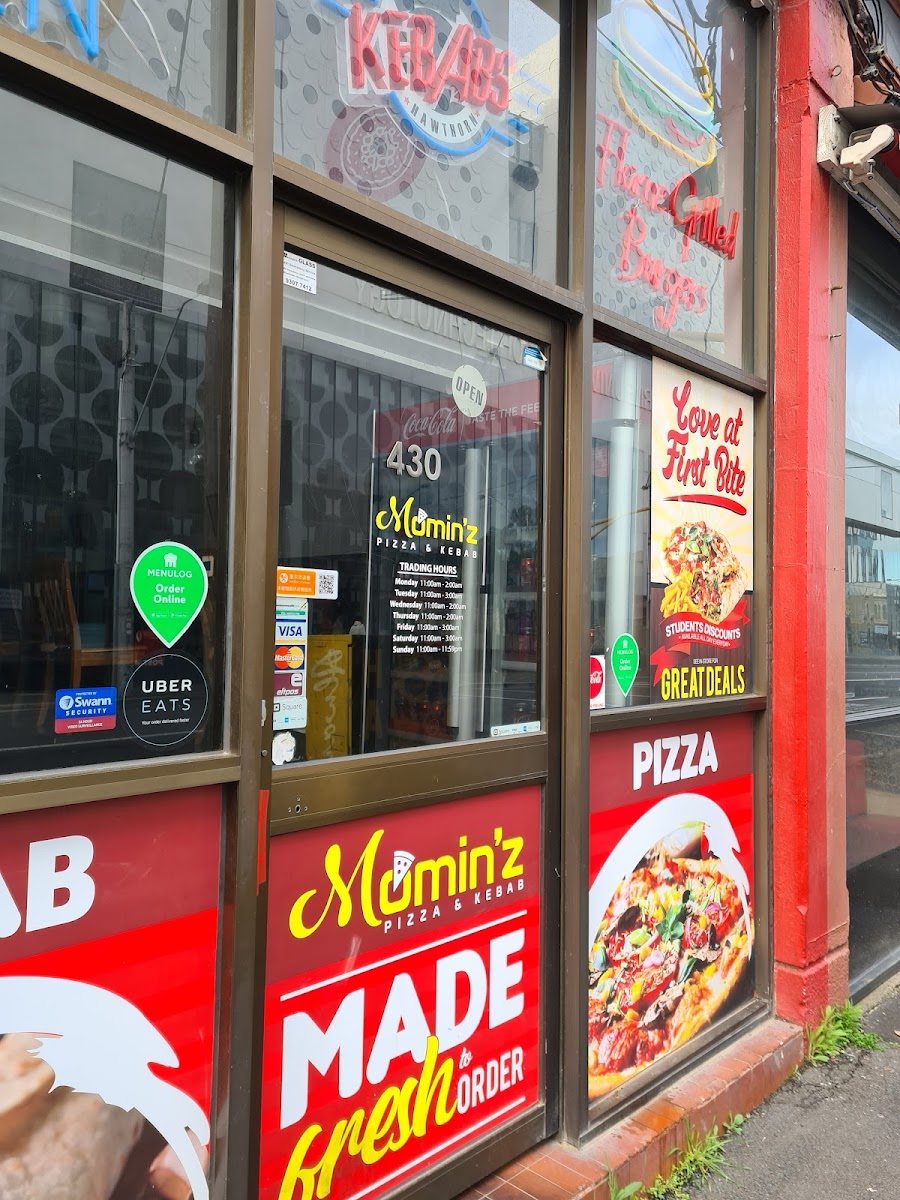 Mominz Pizza And Kebab